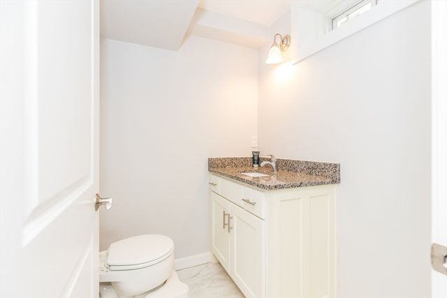 14 Sarah St, Burlington, MA 01803