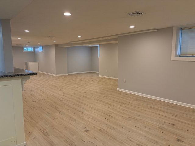 14 Sarah St, Burlington, MA 01803