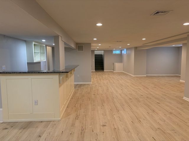 14 Sarah St, Burlington, MA 01803