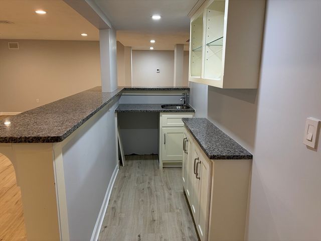 14 Sarah St, Burlington, MA 01803