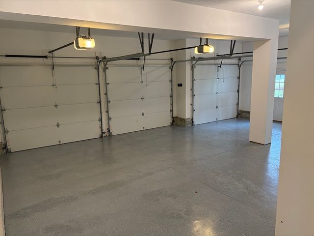 14 Sarah St, Burlington, MA 01803