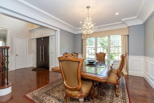 14 Sarah St, Burlington, MA 01803