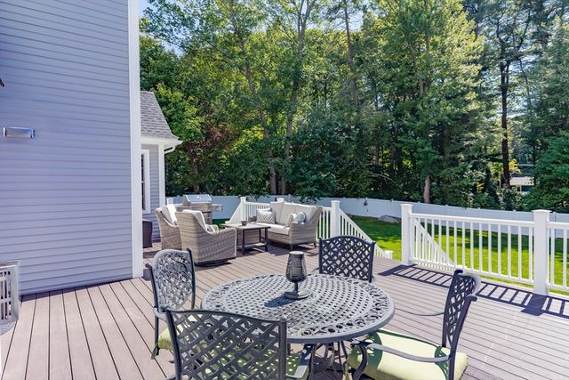 14 Sarah St, Burlington, MA 01803