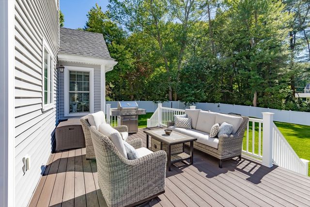 14 Sarah St, Burlington, MA 01803