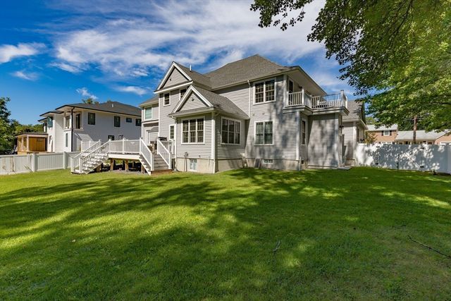 14 Sarah St, Burlington, MA 01803