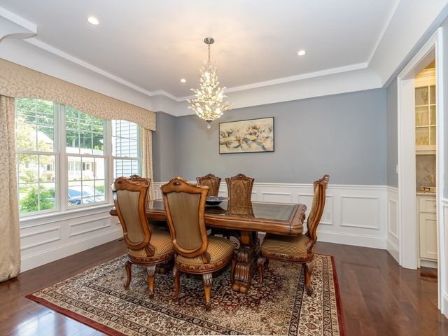 14 Sarah St, Burlington, MA 01803