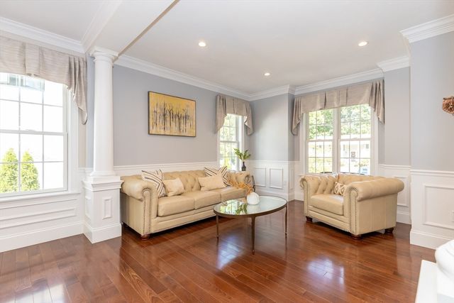 14 Sarah St, Burlington, MA 01803