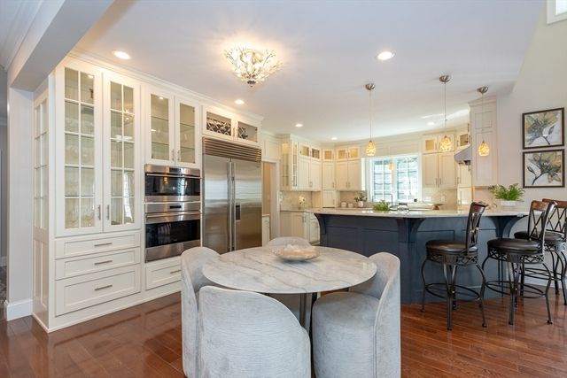 14 Sarah St, Burlington, MA 01803