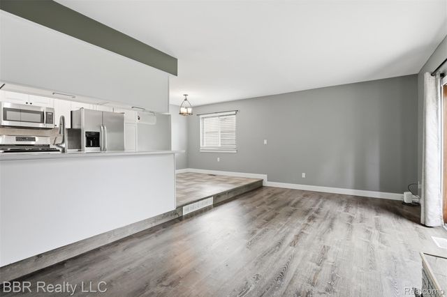 4680 Forest Lane, Trenton, MI 48183