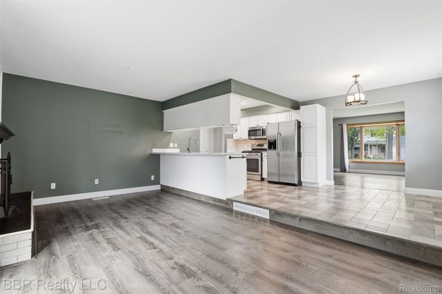 4680 Forest Lane, Trenton, MI 48183