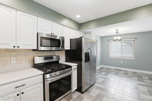 4680 Forest Lane, Trenton, MI 48183