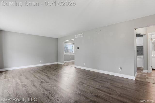 4680 Forest Lane, Trenton, MI 48183