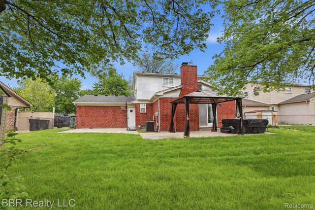 4680 Forest Lane, Trenton, MI 48183