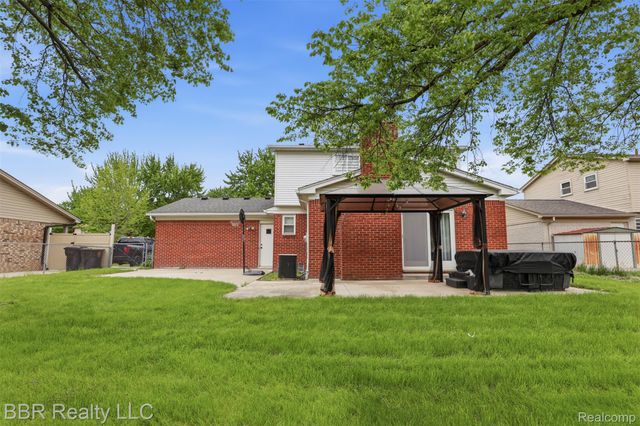 4680 Forest Lane, Trenton, MI 48183