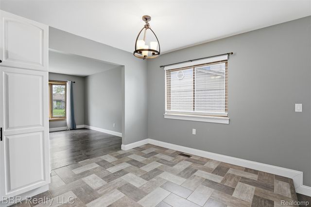 4680 Forest Lane, Trenton, MI 48183
