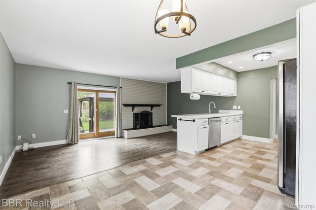 4680 Forest Lane, Trenton, MI 48183