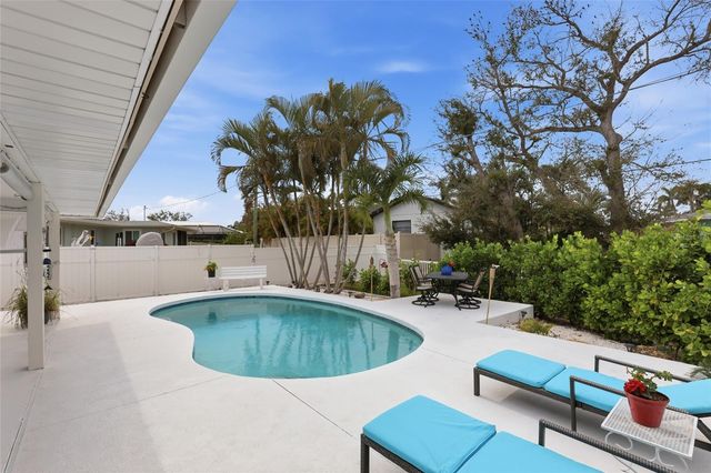 514 PALM AVENUE, Nokomis, FL 34275