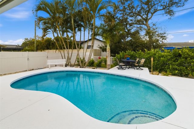 514 PALM AVENUE, Nokomis, FL 34275