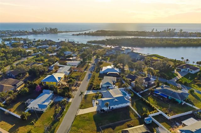 514 PALM AVENUE, Nokomis, FL 34275