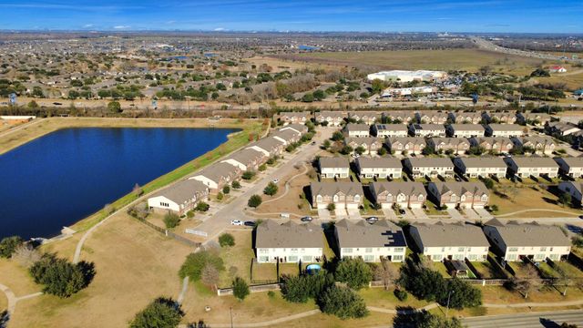 3310 Rainflower Springs Lane, Rosenberg, TX 77471