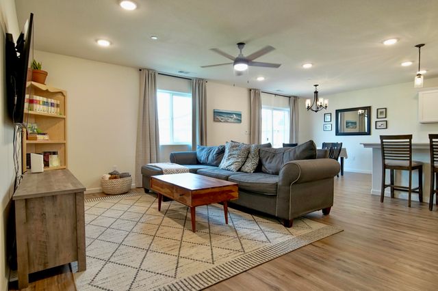 7114 Avenue 310, Visalia, CA 93291