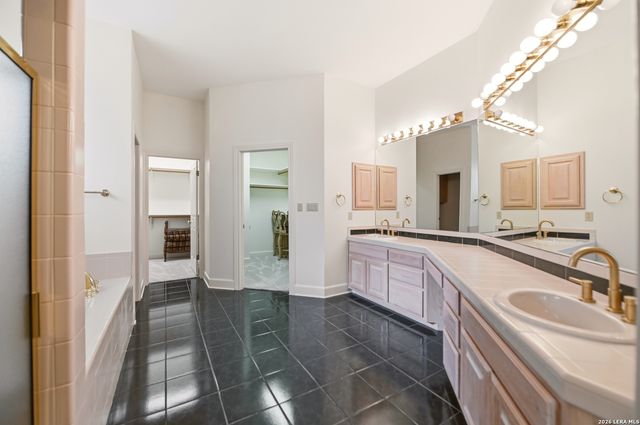 15 Villa Verde, San Antonio, TX 78230