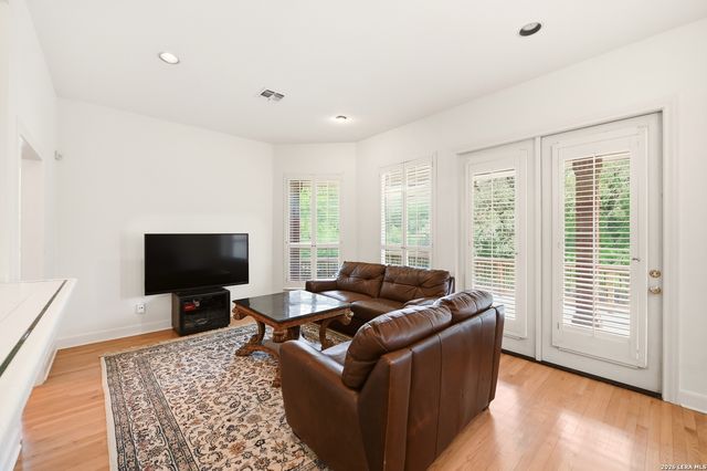 15 Villa Verde, San Antonio, TX 78230