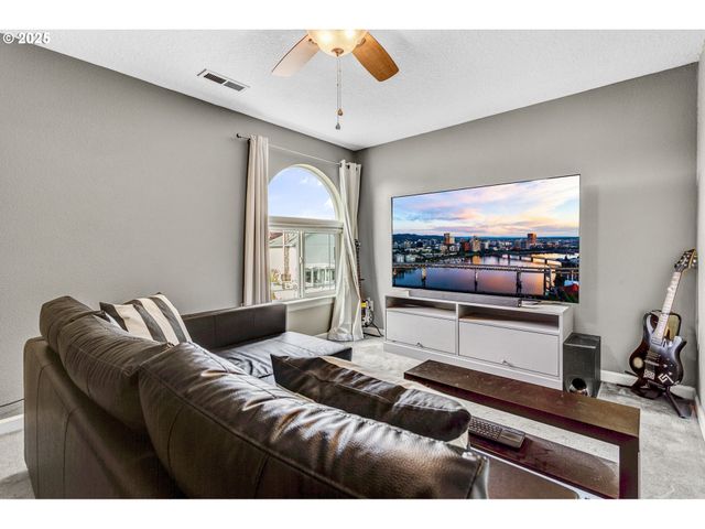 2017 Sw 2ND Ct, Gresham, OR 97080