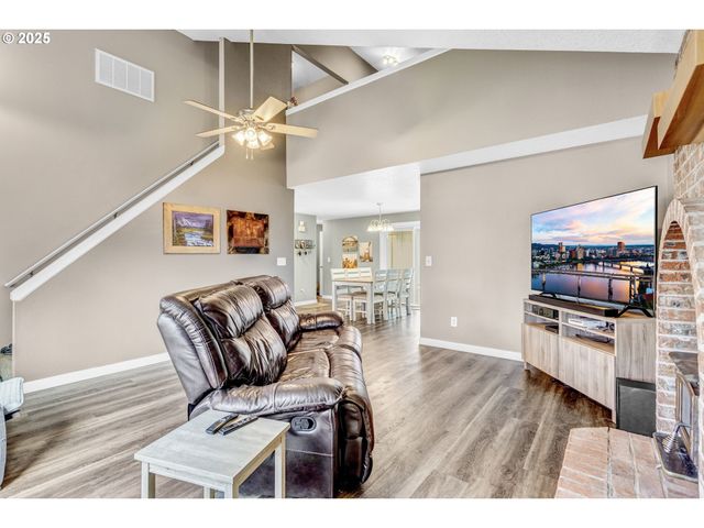 2017 Sw 2ND Ct, Gresham, OR 97080