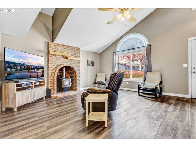 2017 Sw 2ND Ct, Gresham, OR 97080