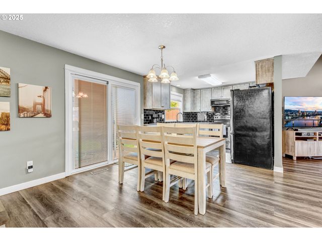 2017 Sw 2ND Ct, Gresham, OR 97080