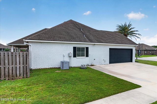 2109 Eva Avenue, Ocean Springs, MS 39564