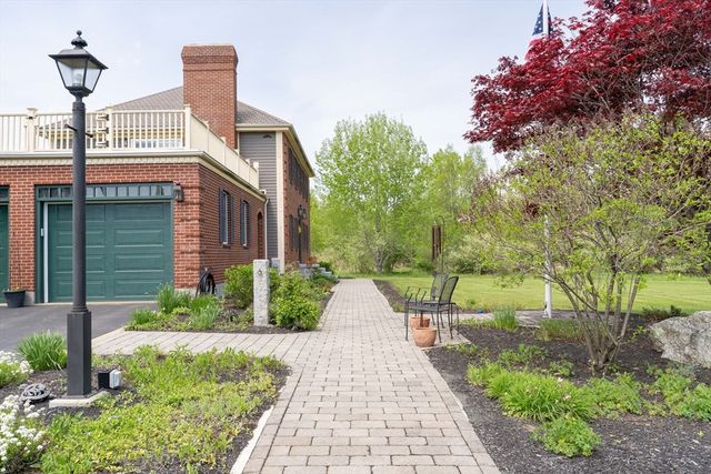 147 Oakham Rd, North Brookfield, MA 01535