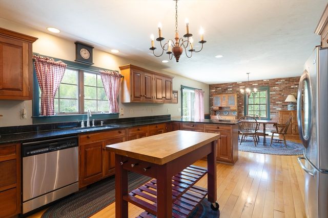 147 Oakham Rd, North Brookfield, MA 01535