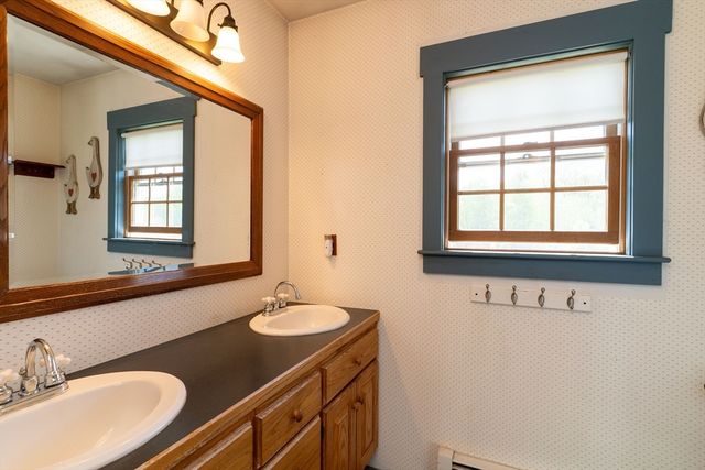 147 Oakham Rd, North Brookfield, MA 01535