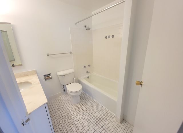5415 N SHERIDAN Road 2806, Chicago, IL 60640