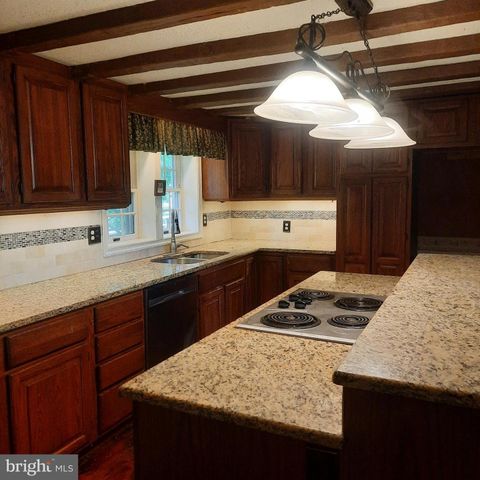 1233 BROAD ST, Perkasie, PA 18944