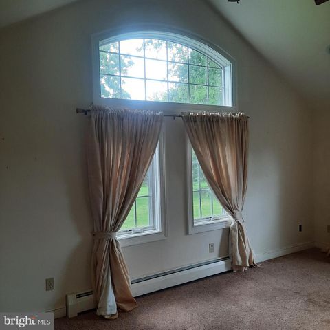 1233 BROAD ST, Perkasie, PA 18944