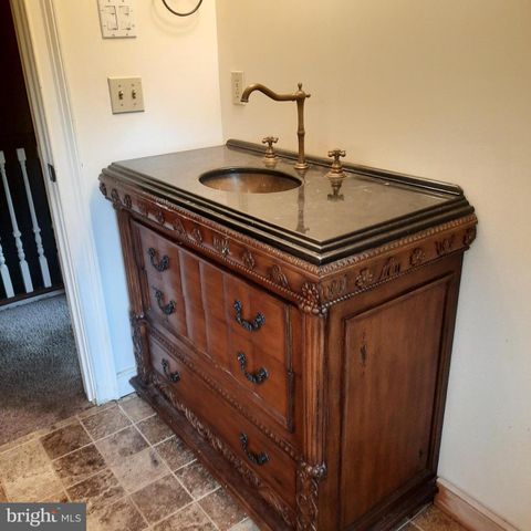 1233 BROAD ST, Perkasie, PA 18944