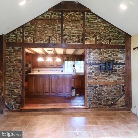 1233 BROAD ST, Perkasie, PA 18944