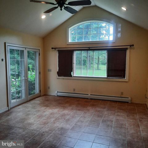 1233 BROAD ST, Perkasie, PA 18944