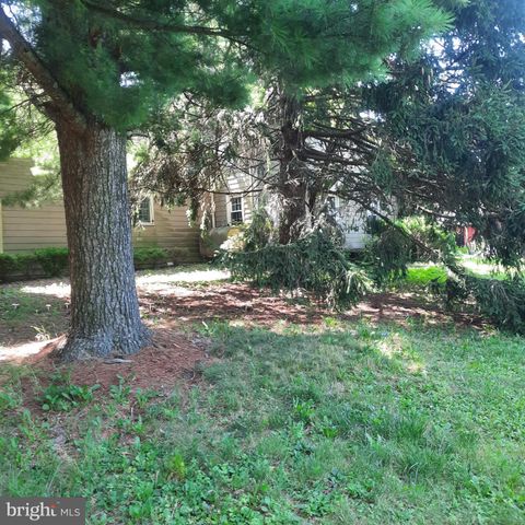 1233 BROAD ST, Perkasie, PA 18944