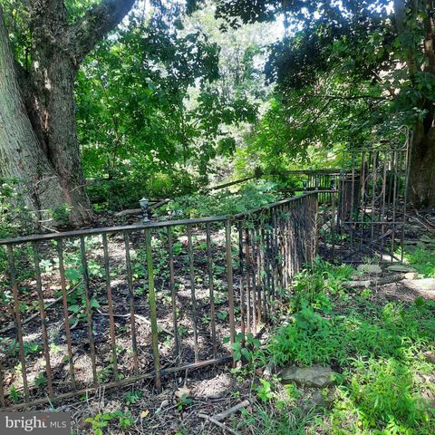 1233 BROAD ST, Perkasie, PA 18944