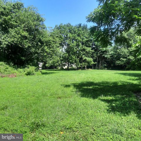 1233 BROAD ST, Perkasie, PA 18944