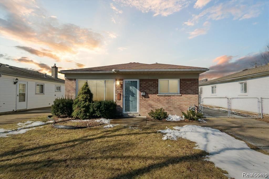 6491 N Waverly Street, Dearborn Heights, MI 48127