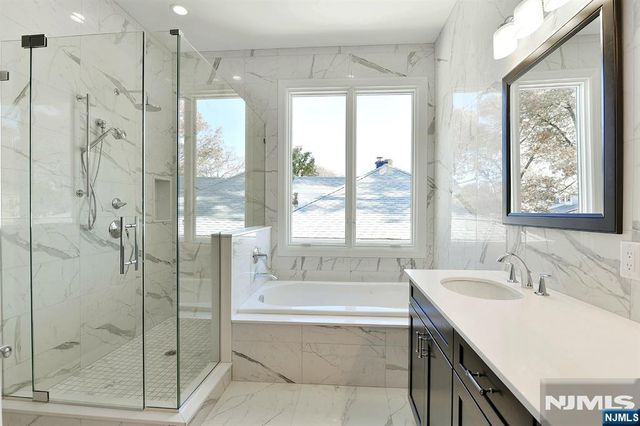 290 Tom Hunter Road B, Fort Lee, NJ 07024