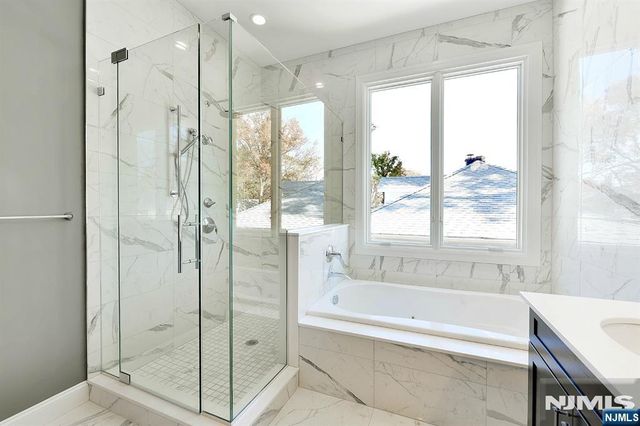 290 Tom Hunter Road B, Fort Lee, NJ 07024