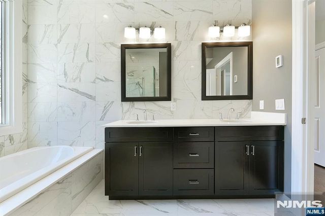 290 Tom Hunter Road B, Fort Lee, NJ 07024
