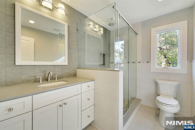 290 Tom Hunter Road B, Fort Lee, NJ 07024