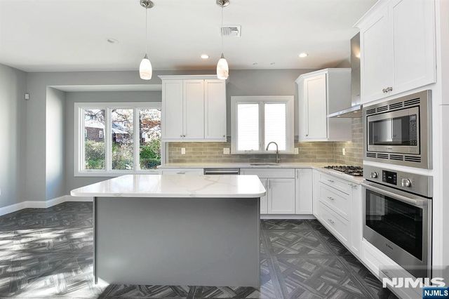 290 Tom Hunter Road B, Fort Lee, NJ 07024